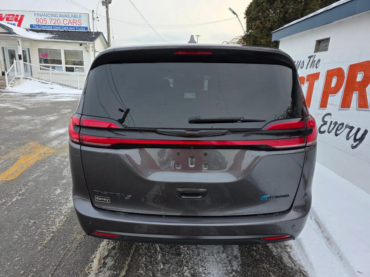2022 Chrysler Pacifica Hybrid Limited Passenger Van Photo