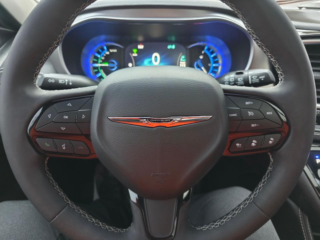 2022 Chrysler Pacifica Hybrid Limited Passenger Van Photo