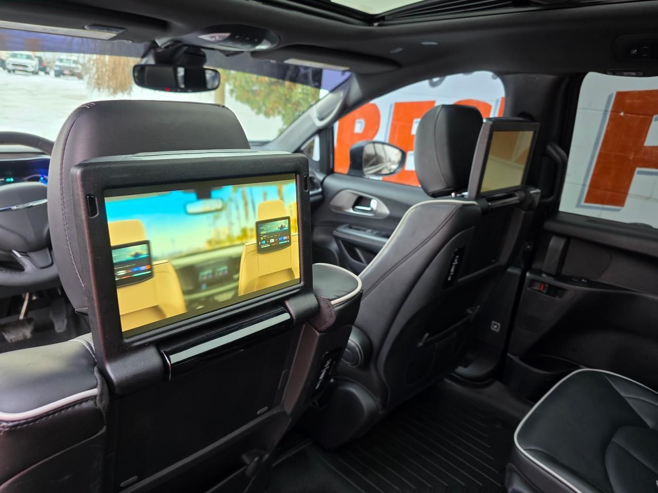 2022 Chrysler Pacifica Hybrid Limited Passenger Van Photo