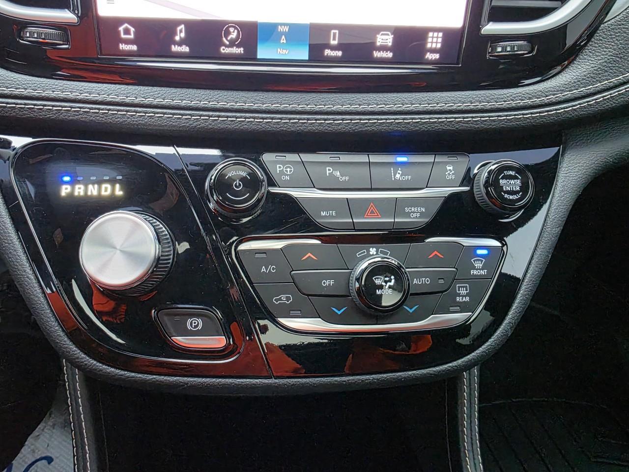 2022 Chrysler Pacifica Hybrid Limited Passenger Van Photo