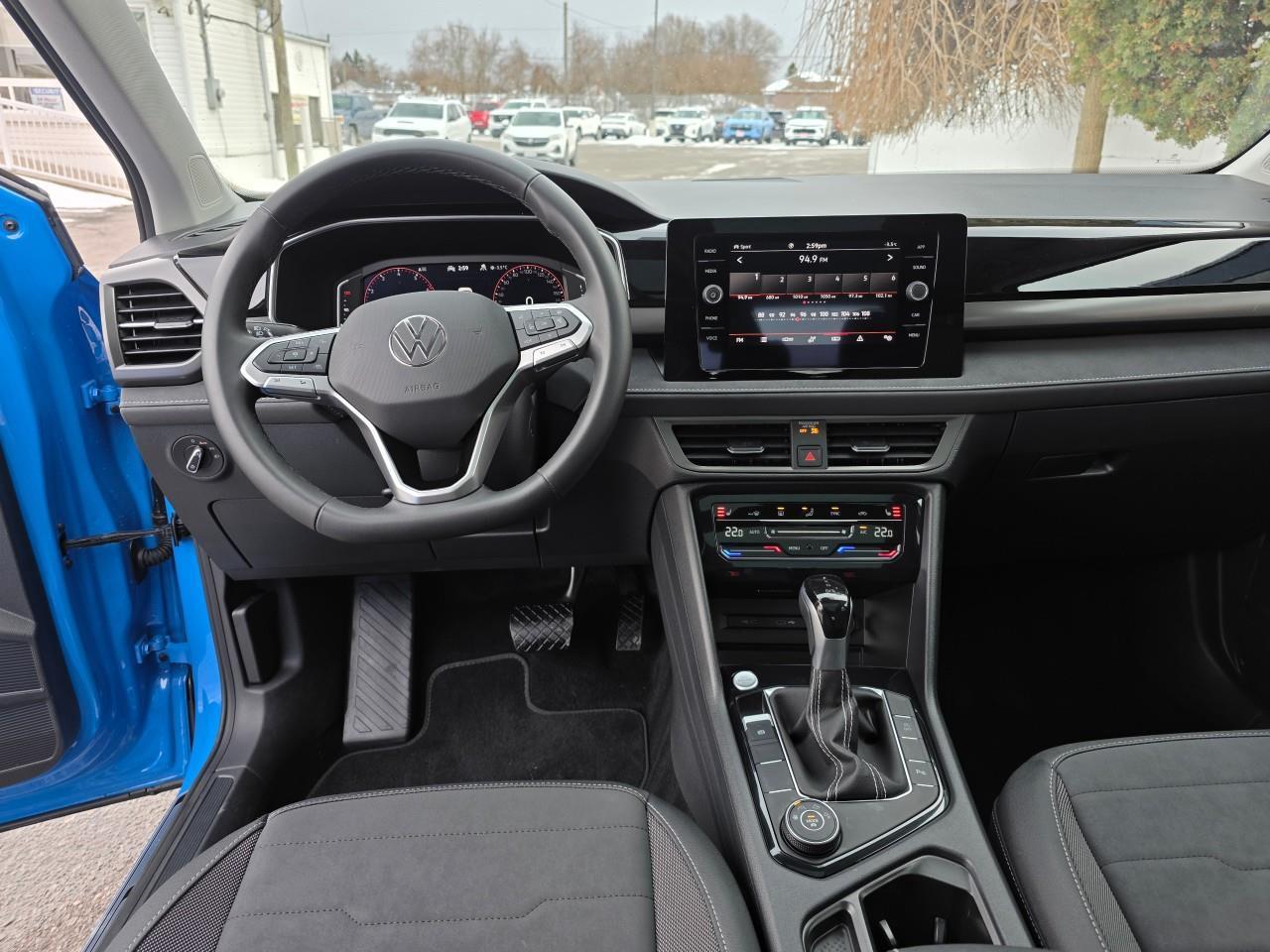 2025 Volkswagen Taos Comfortline Black Edition 4dr All-Wheel Drive 4MOTION Photo