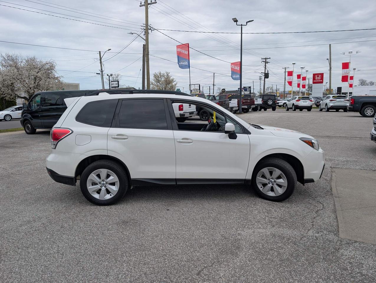 2018 Subaru Forester 2.5i Convenience (CVT) 4dr All-Wheel Drive Photo2