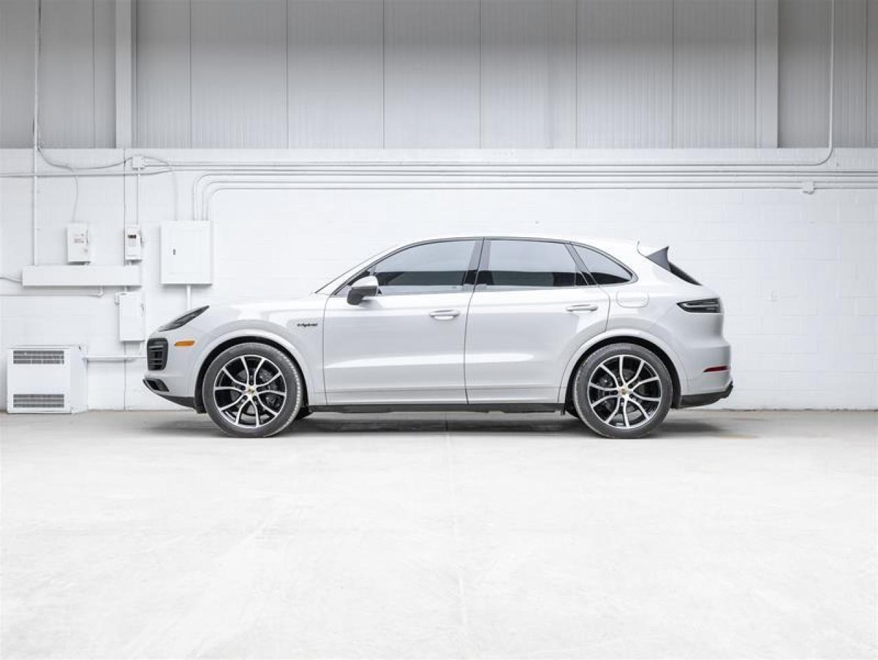 2023 Porsche Cayenne e-Hybrid  Photo4