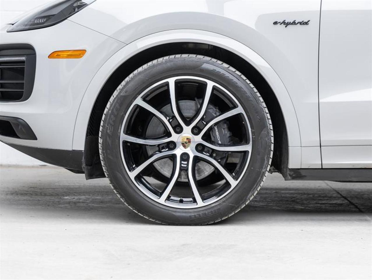 2023 Porsche Cayenne e-Hybrid  Photo