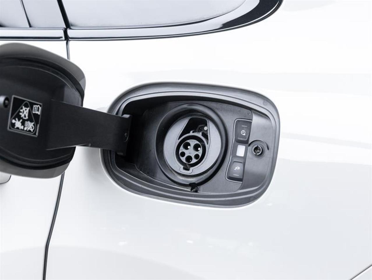 2023 Porsche Cayenne e-Hybrid  Photo