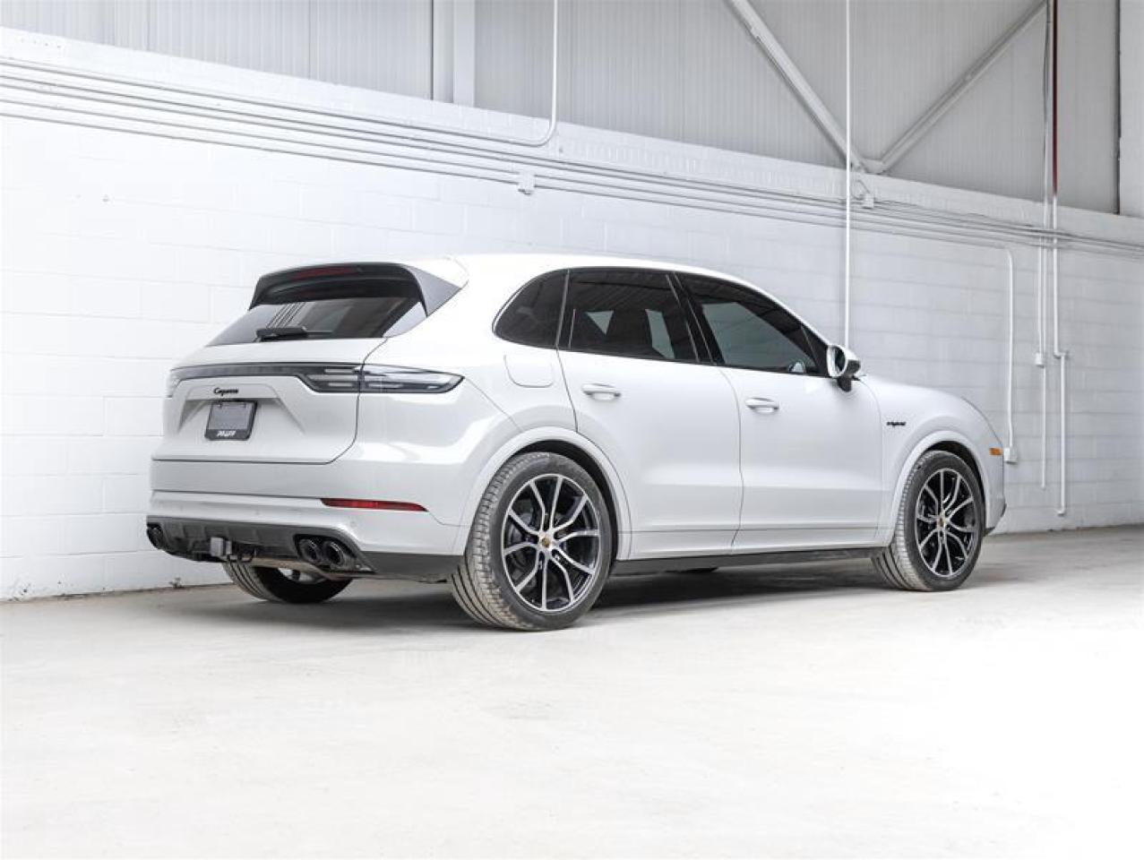 2023 Porsche Cayenne e-Hybrid  Photo