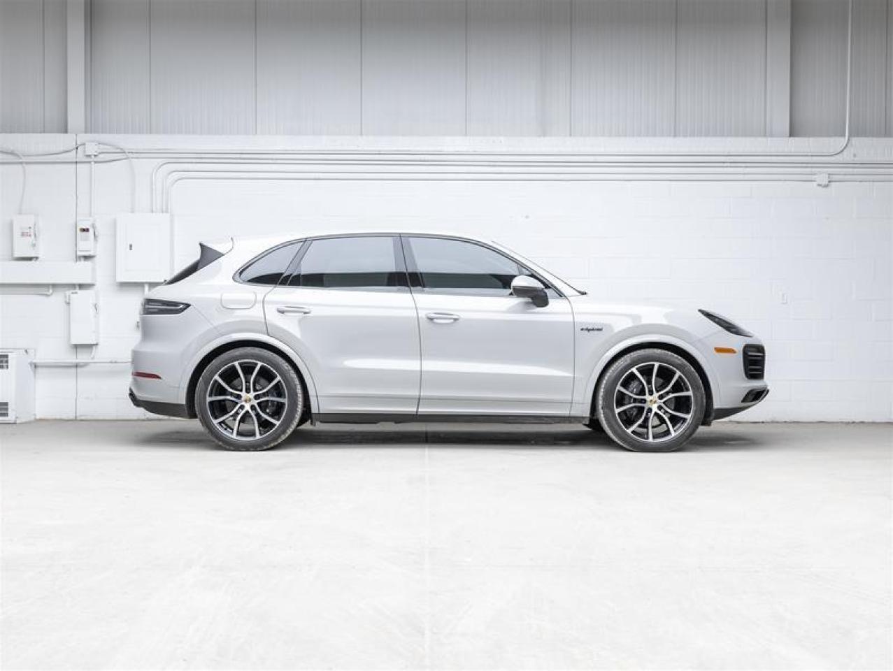 2023 Porsche Cayenne e-Hybrid  Photo