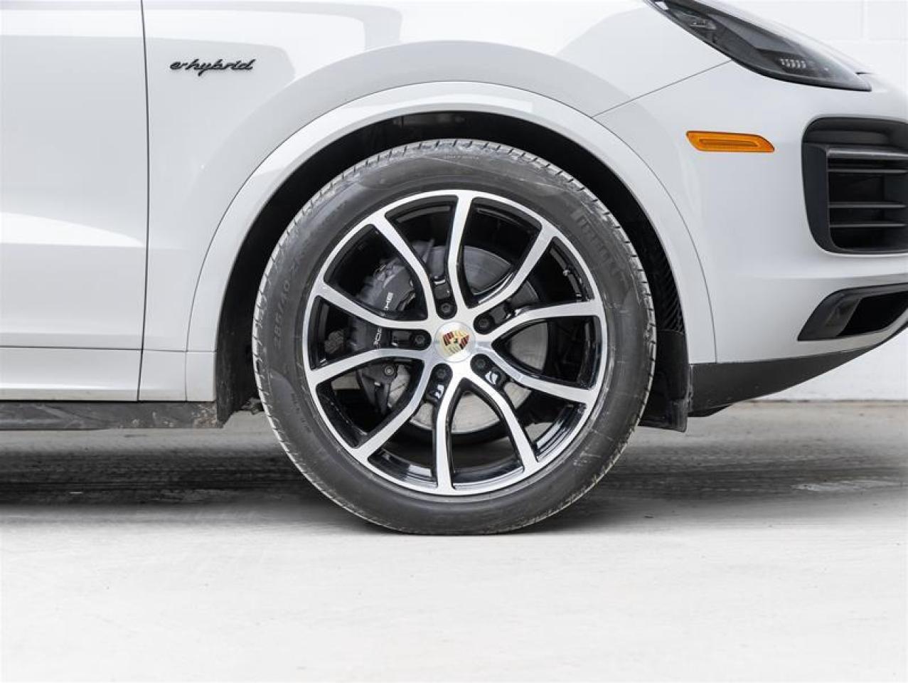 2023 Porsche Cayenne e-Hybrid  Photo