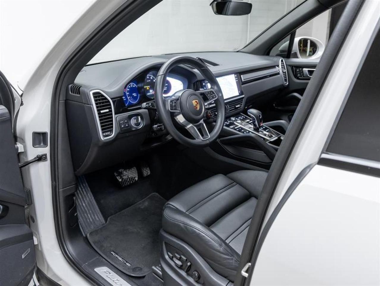 2023 Porsche Cayenne e-Hybrid  Photo