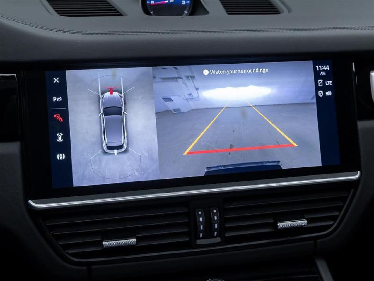 2023 Porsche Cayenne e-Hybrid  Photo