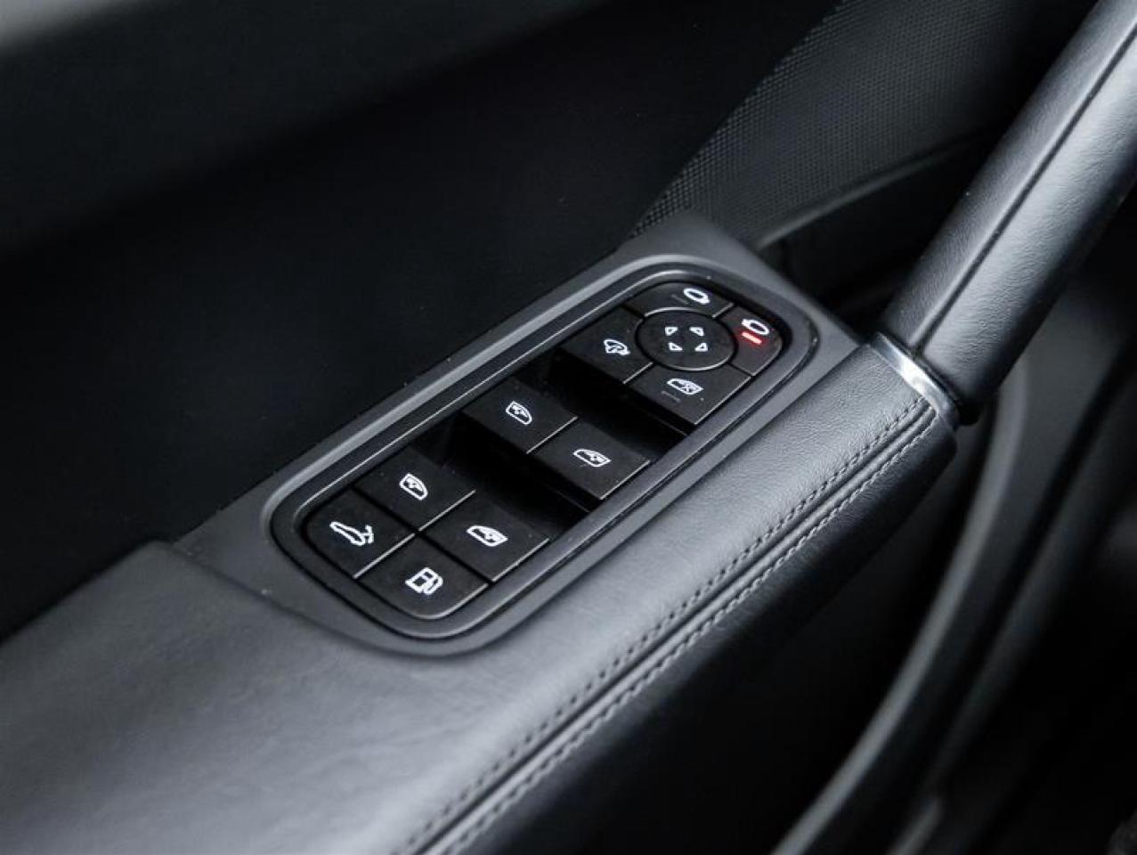 2023 Porsche Cayenne e-Hybrid  Photo