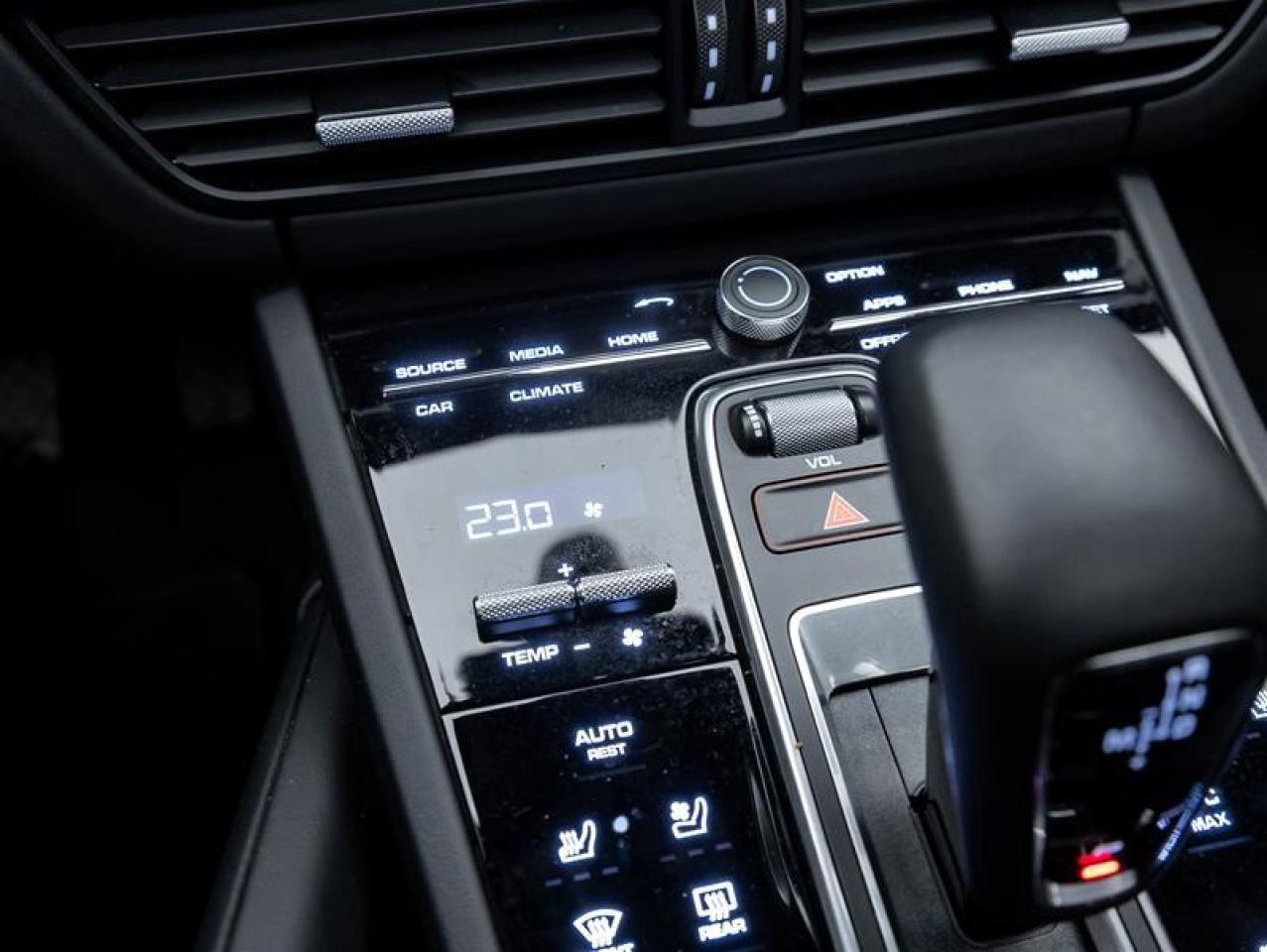 2023 Porsche Cayenne e-Hybrid  Photo