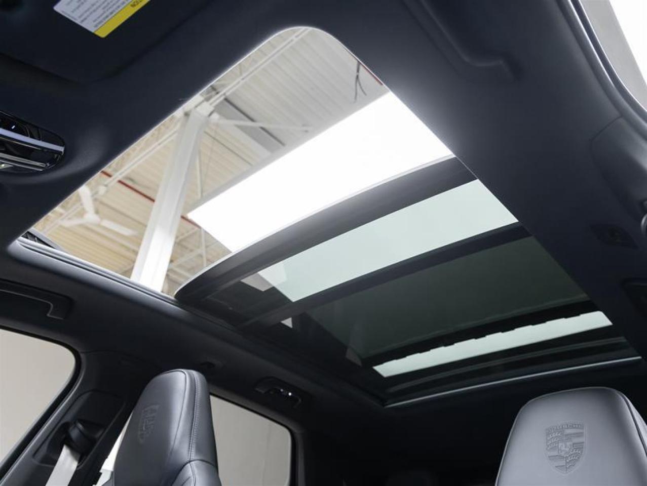 2023 Porsche Cayenne e-Hybrid  Photo