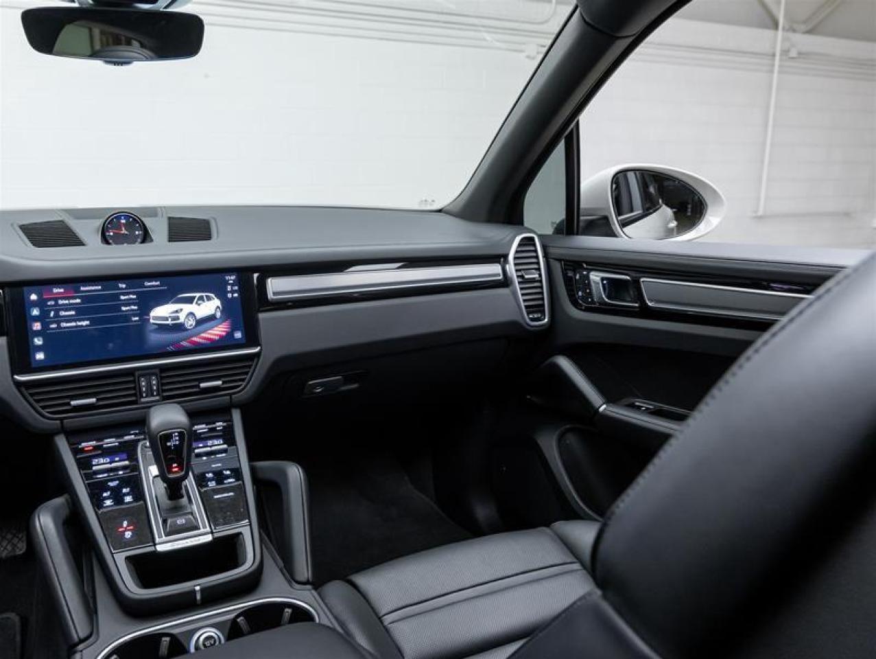 2023 Porsche Cayenne e-Hybrid  Photo