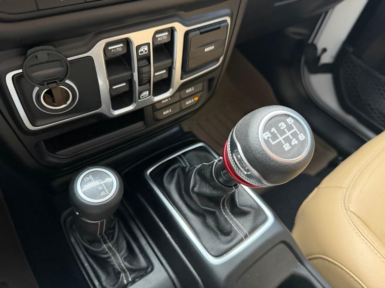 2018 Jeep WRANGLER UNLIMITED Sahara 4x4 Photo