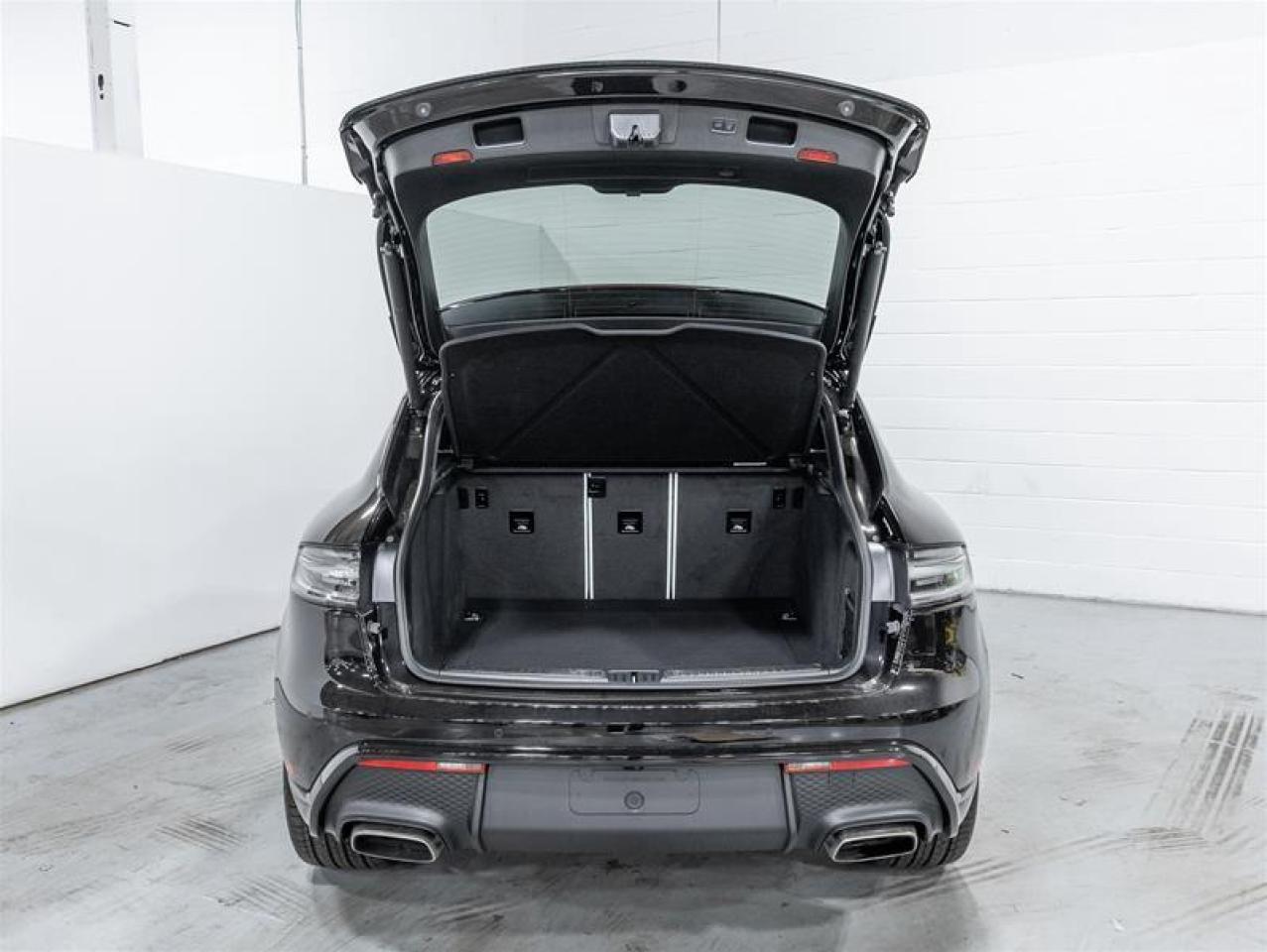 2026 Porsche Macan  Photo