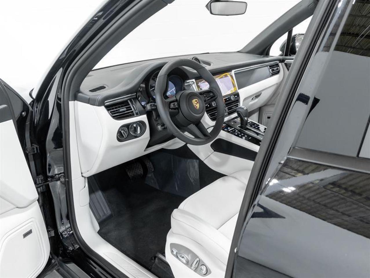 2026 Porsche Macan  Photo