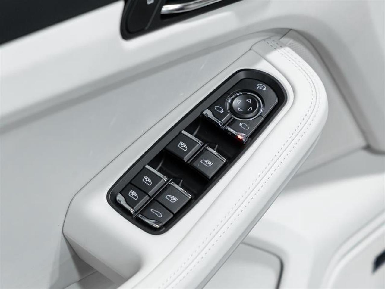 2026 Porsche Macan  Photo