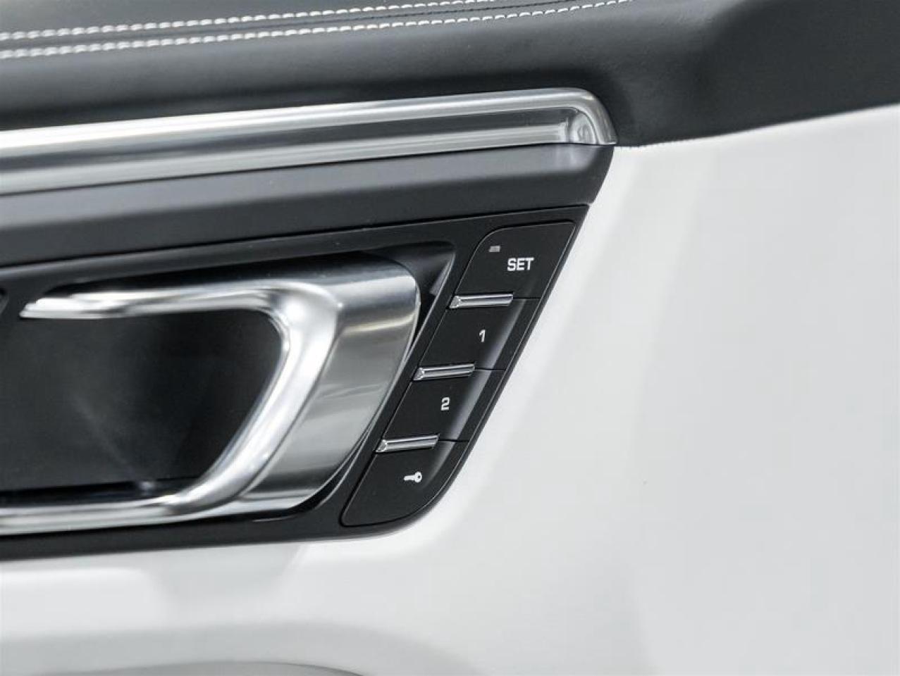 2026 Porsche Macan  Photo