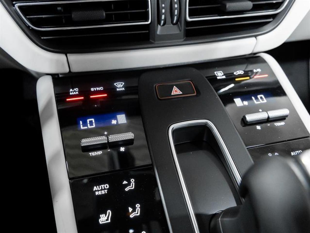 2026 Porsche Macan  Photo