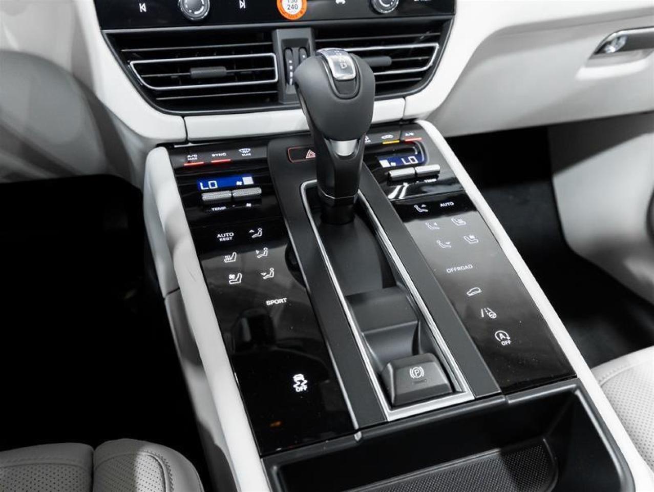 2026 Porsche Macan  Photo