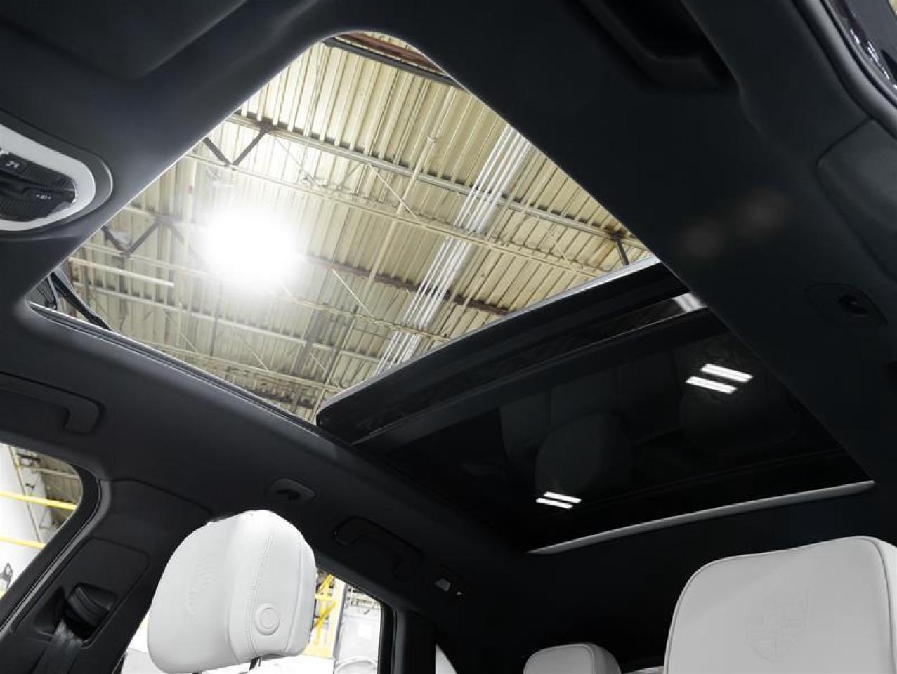 2026 Porsche Macan  Photo