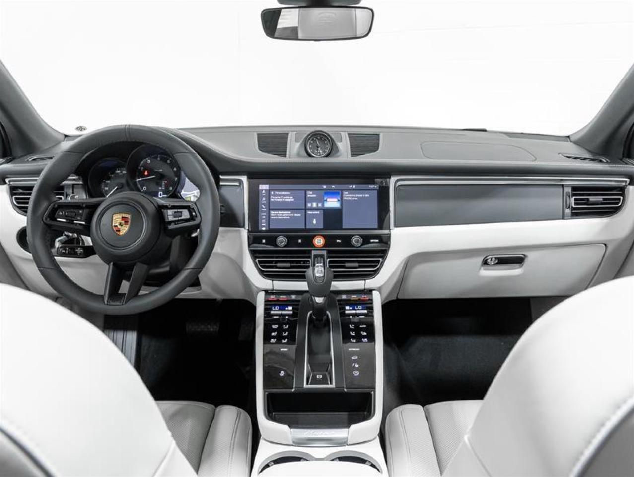 2026 Porsche Macan  Photo