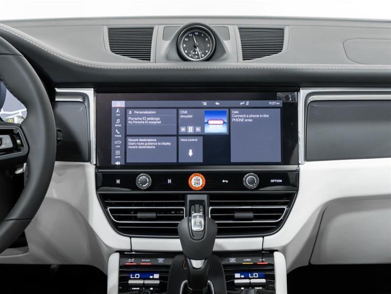 2026 Porsche Macan  Photo