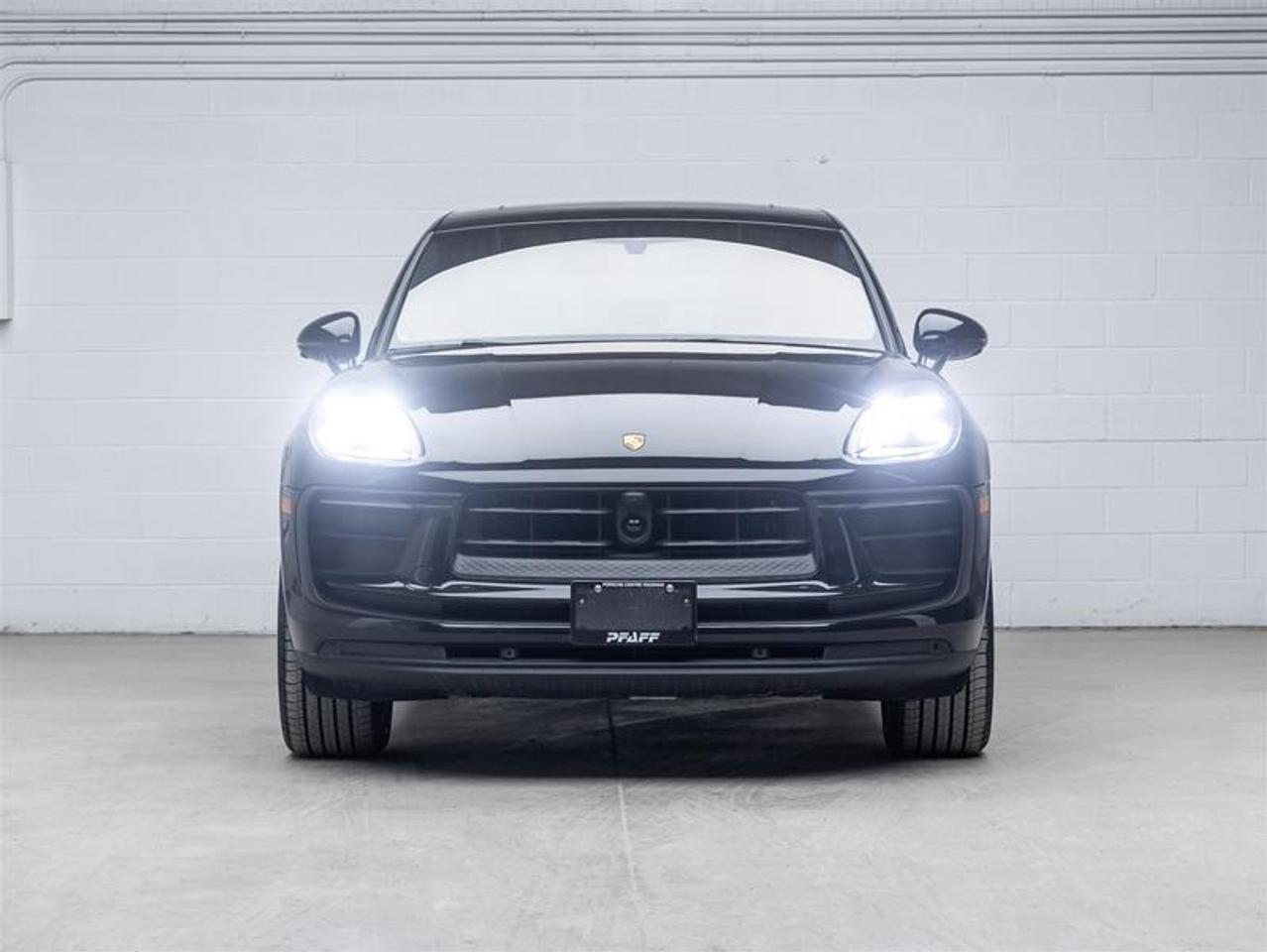 2026 Porsche Macan  Photo1