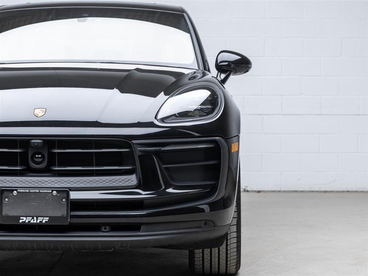 2026 Porsche Macan  Photo3
