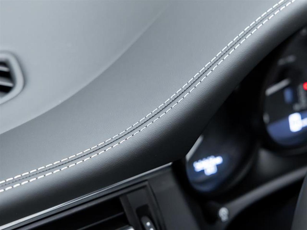 2026 Porsche Macan  Photo