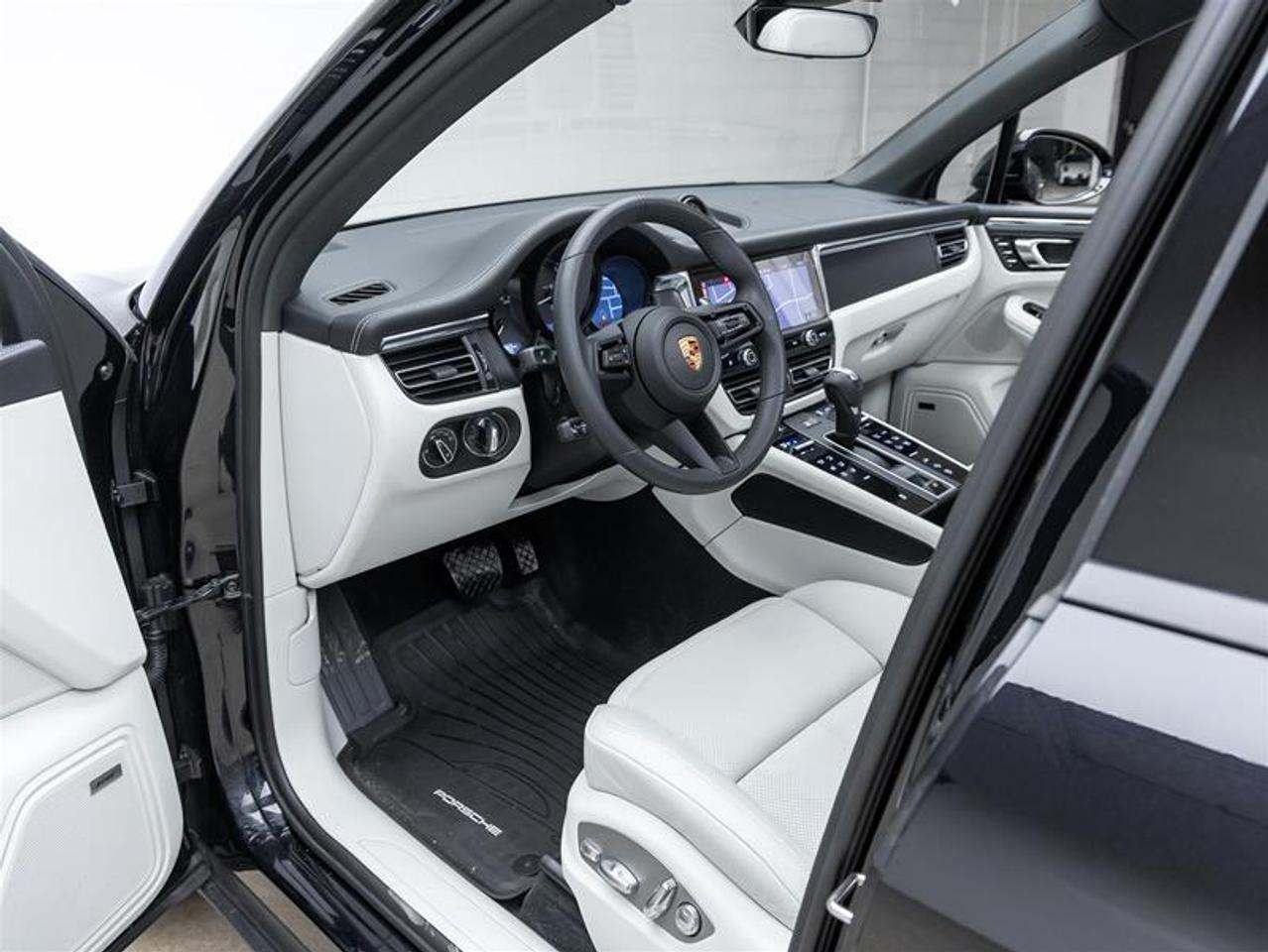 2026 Porsche Macan  Photo