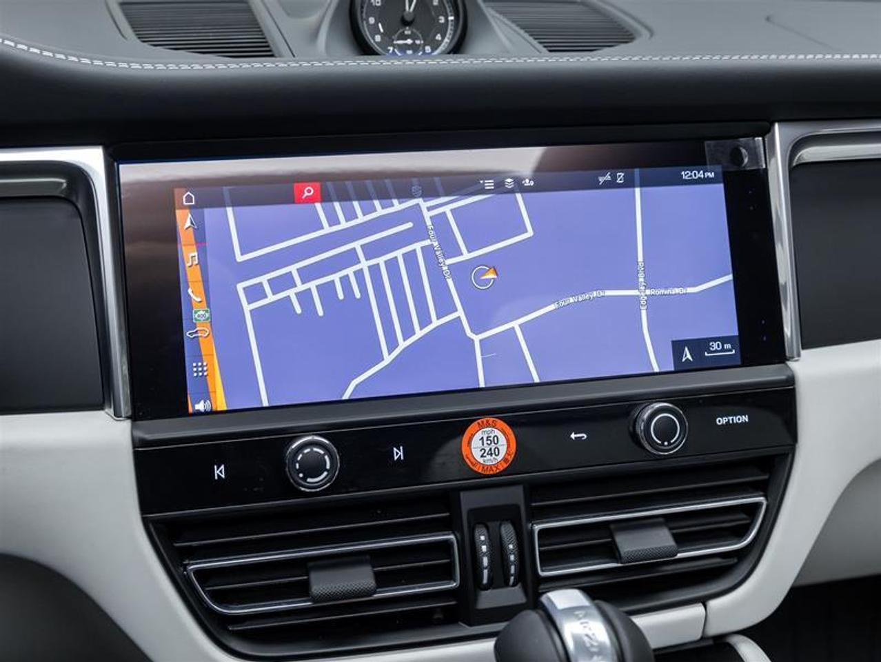 2026 Porsche Macan  Photo