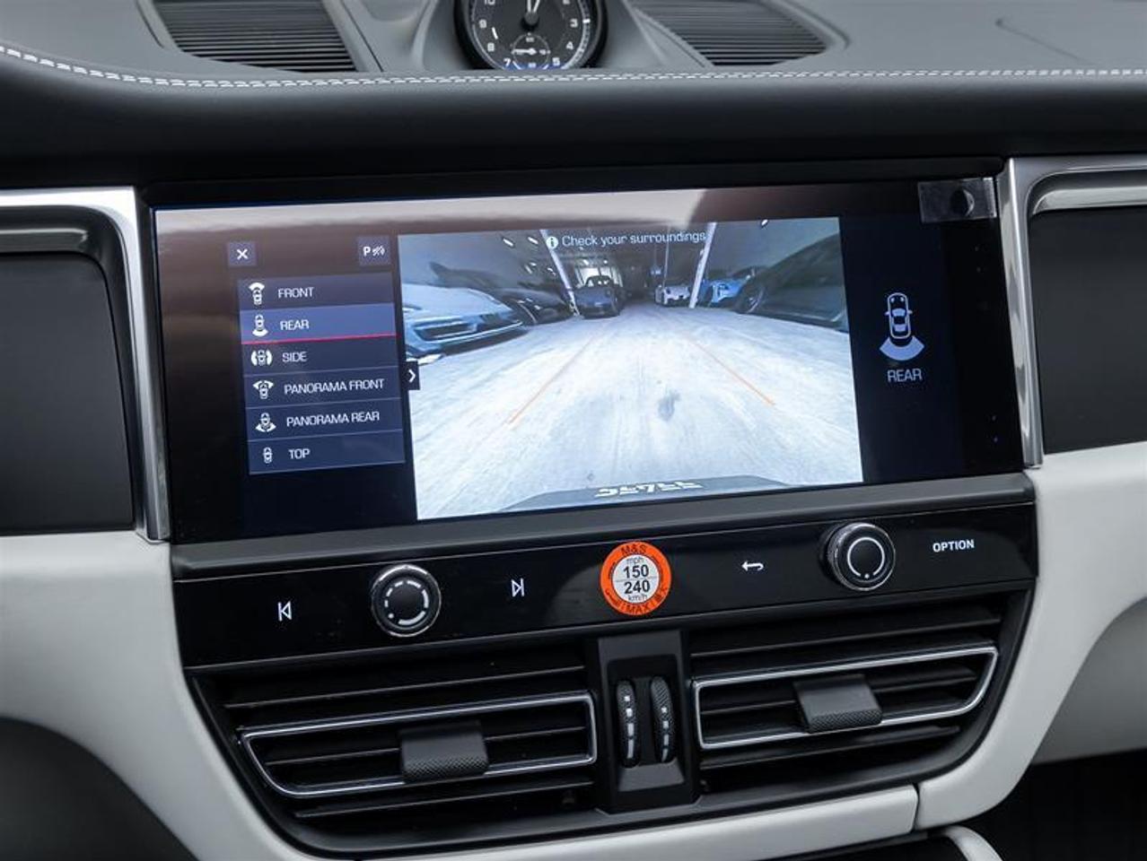 2026 Porsche Macan  Photo