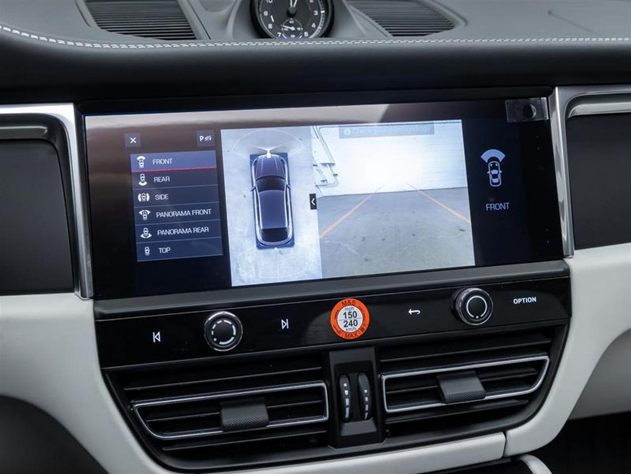 2026 Porsche Macan  Photo