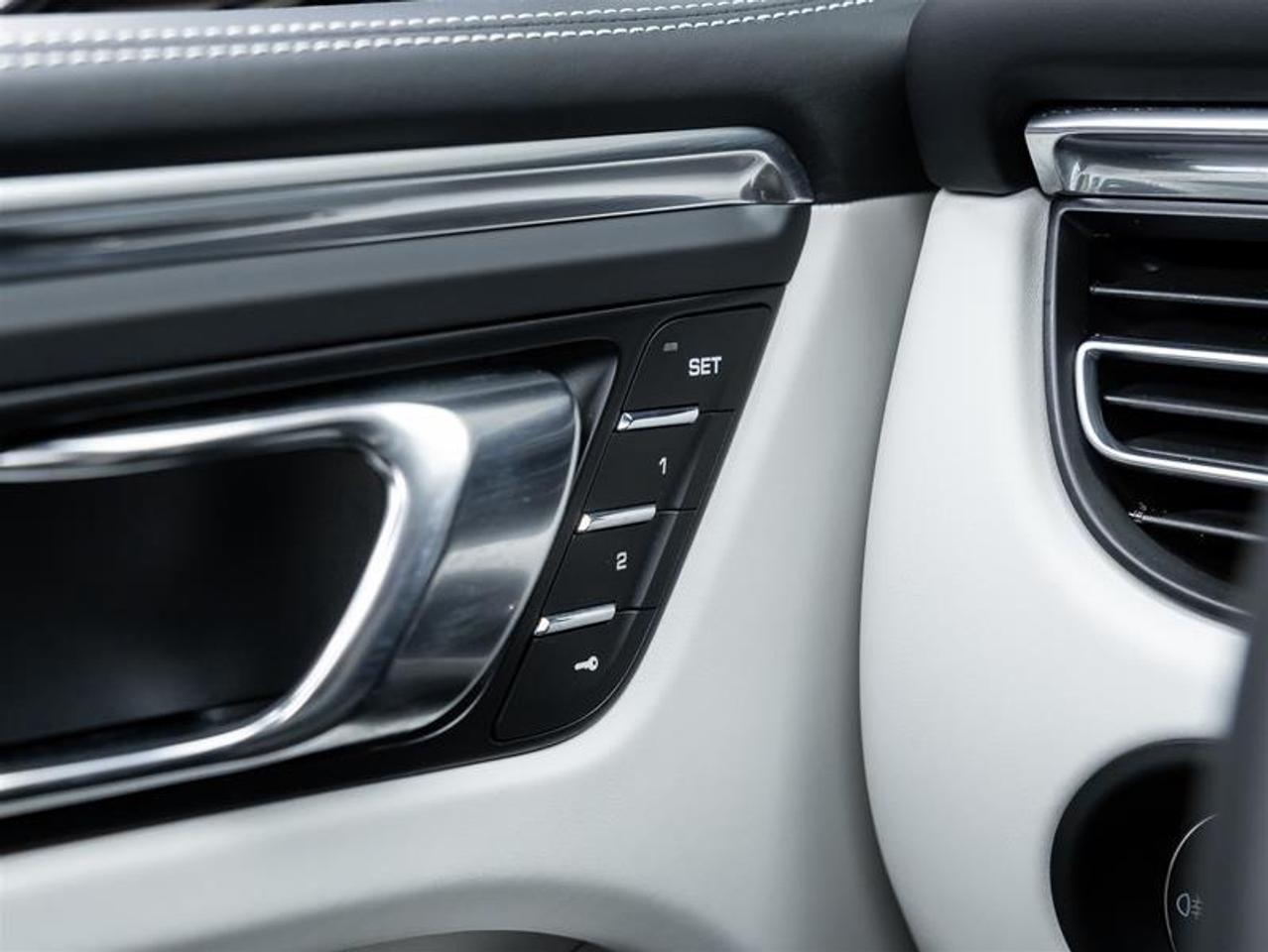 2026 Porsche Macan  Photo