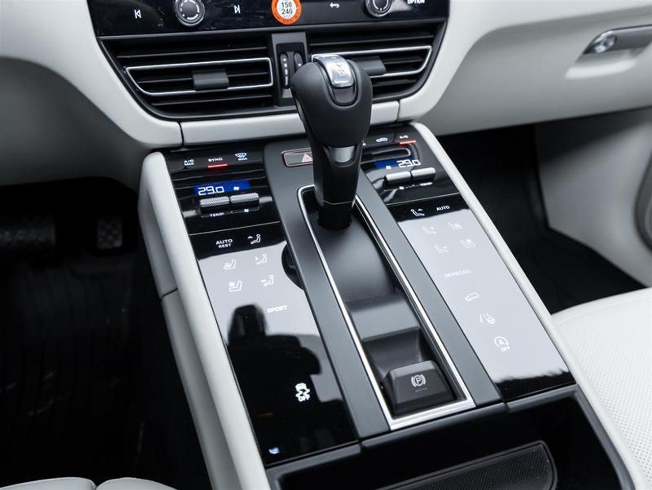 2026 Porsche Macan  Photo