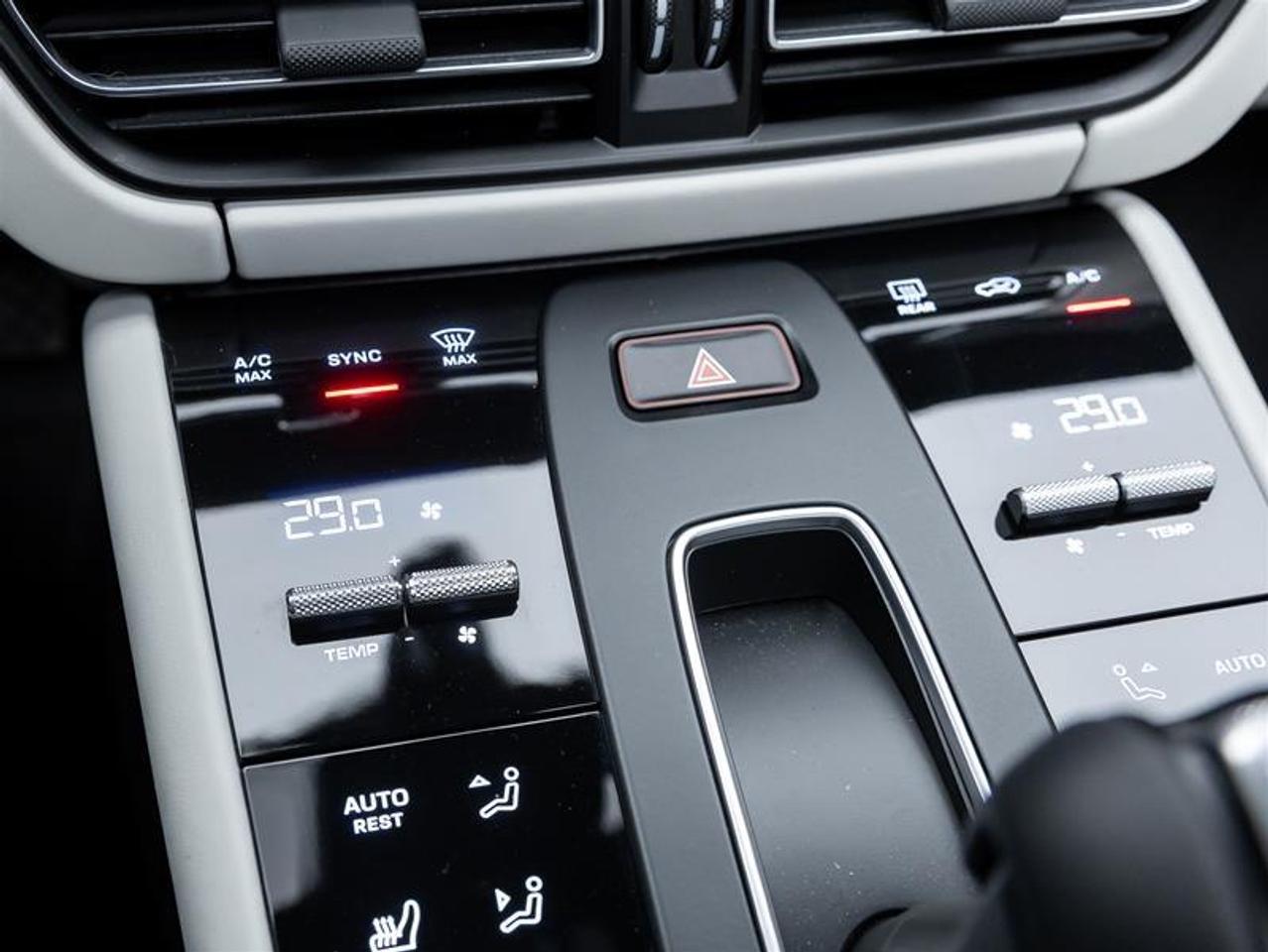 2026 Porsche Macan  Photo