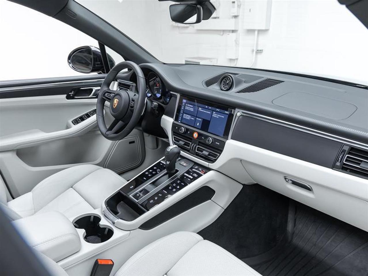 2026 Porsche Macan  Photo
