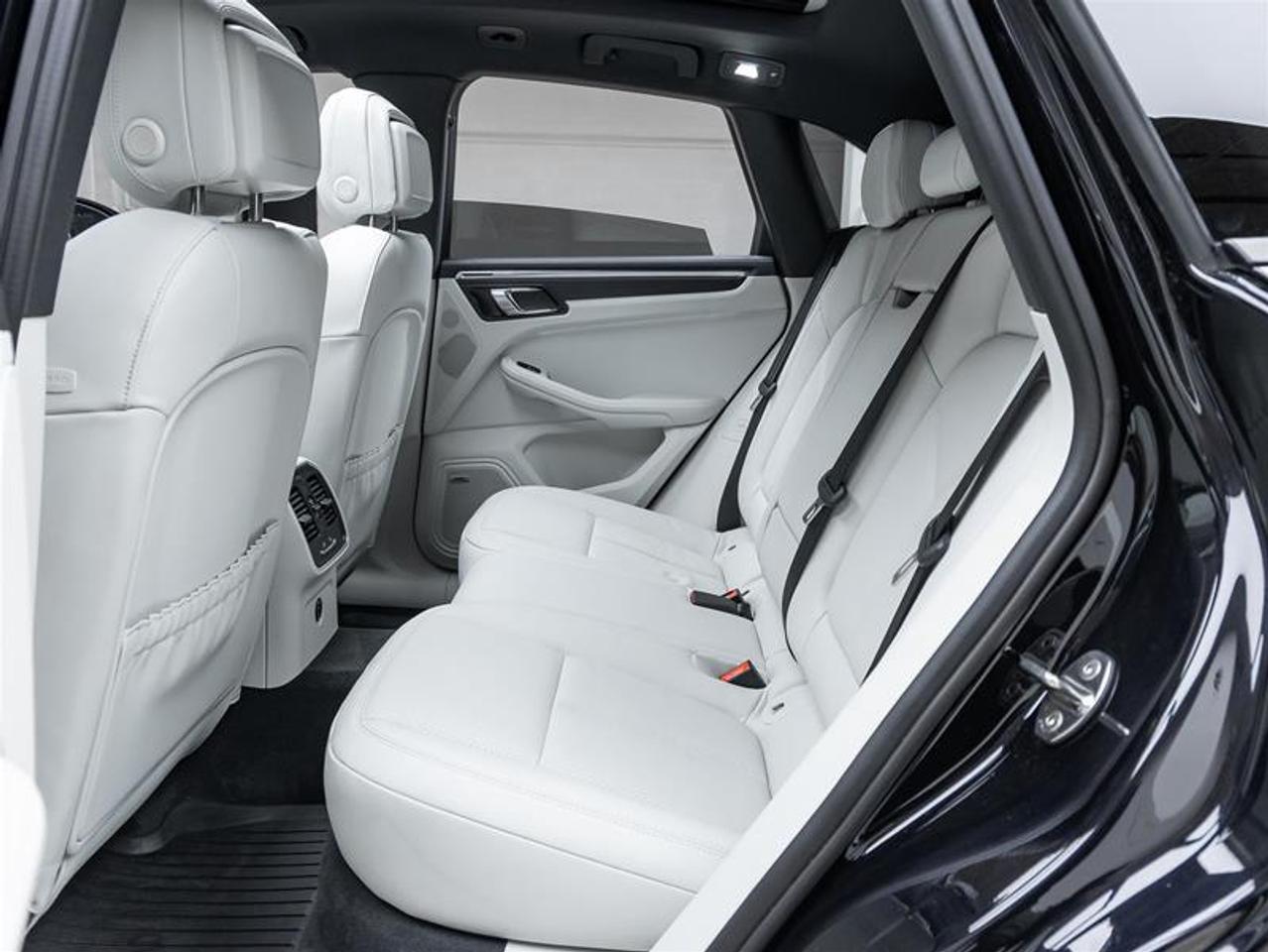 2026 Porsche Macan  Photo