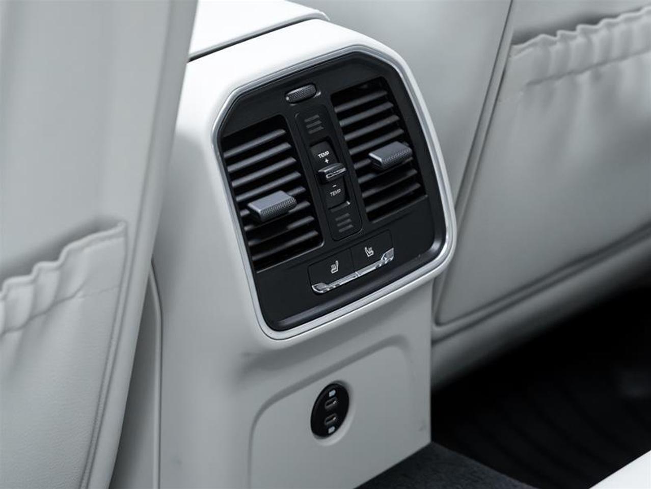 2026 Porsche Macan  Photo