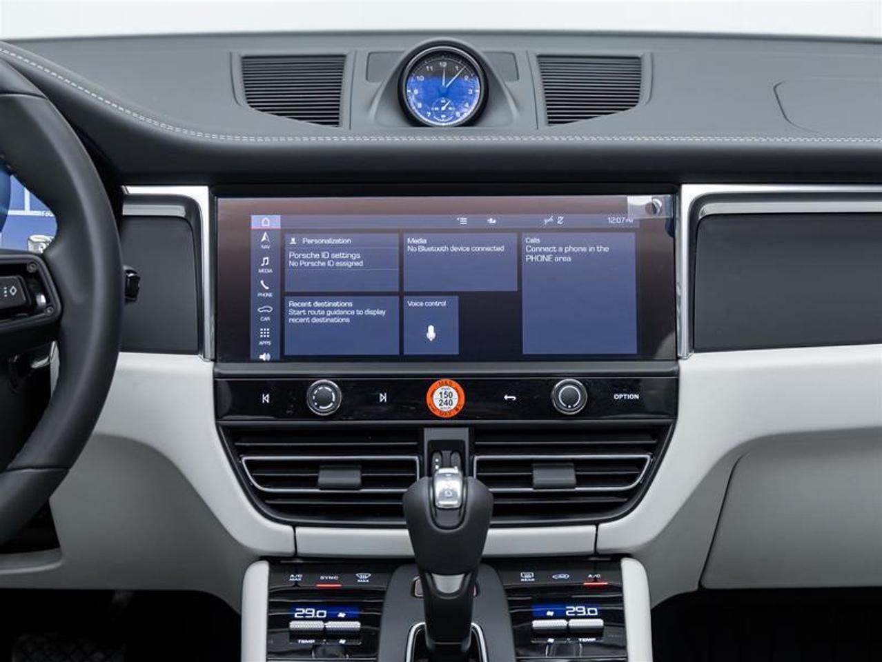 2026 Porsche Macan  Photo