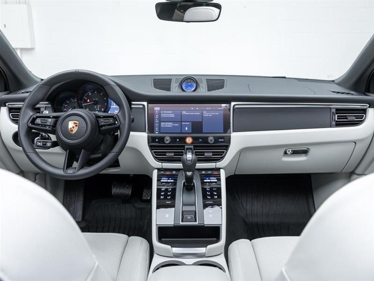 2026 Porsche Macan  Photo
