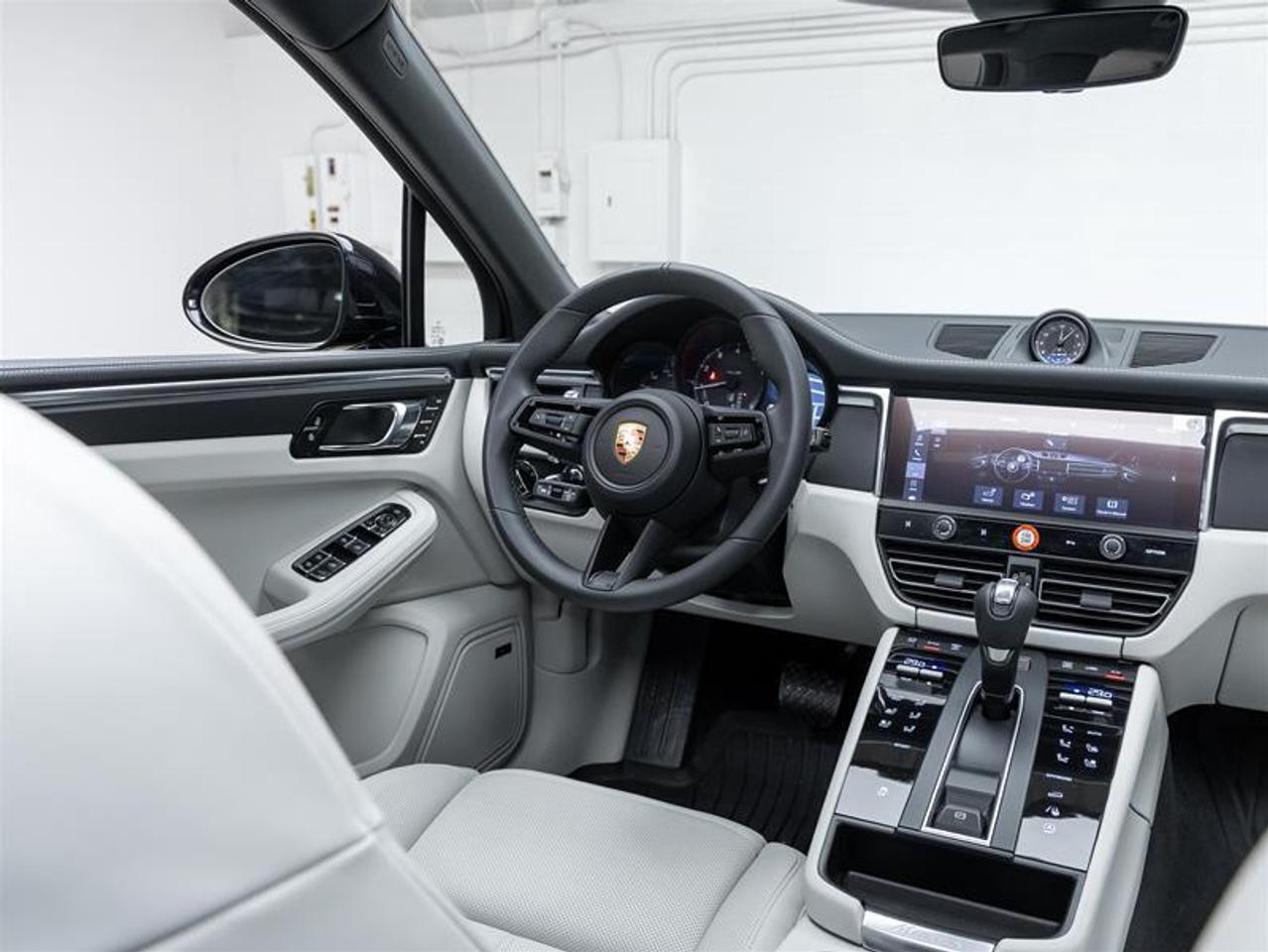 2026 Porsche Macan  Photo