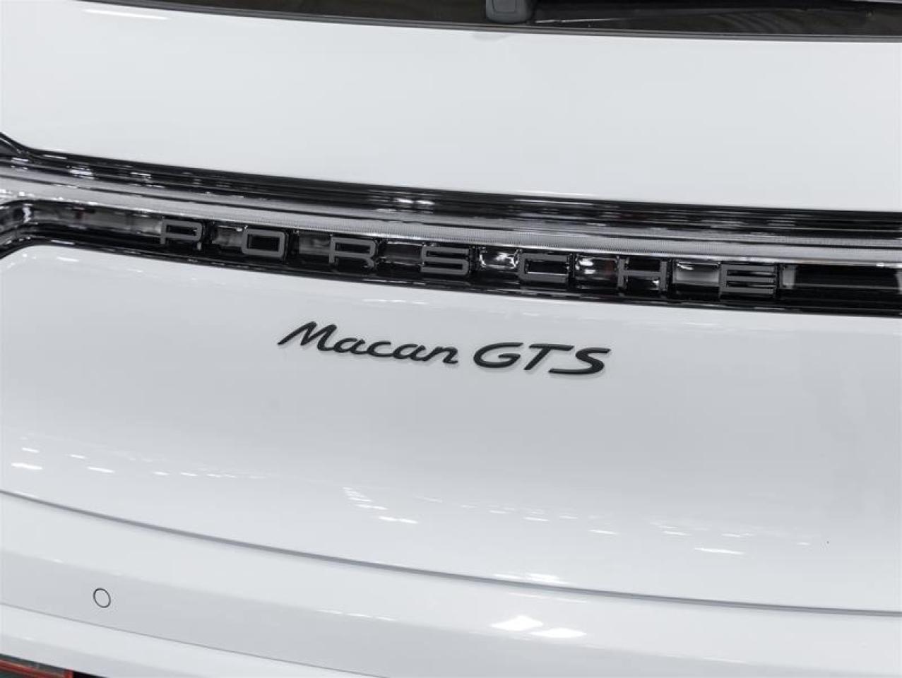 2026 Porsche Macan  Photo