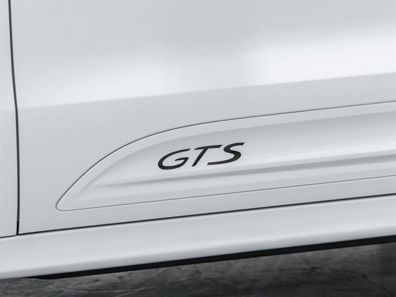 2026 Porsche Macan  Photo