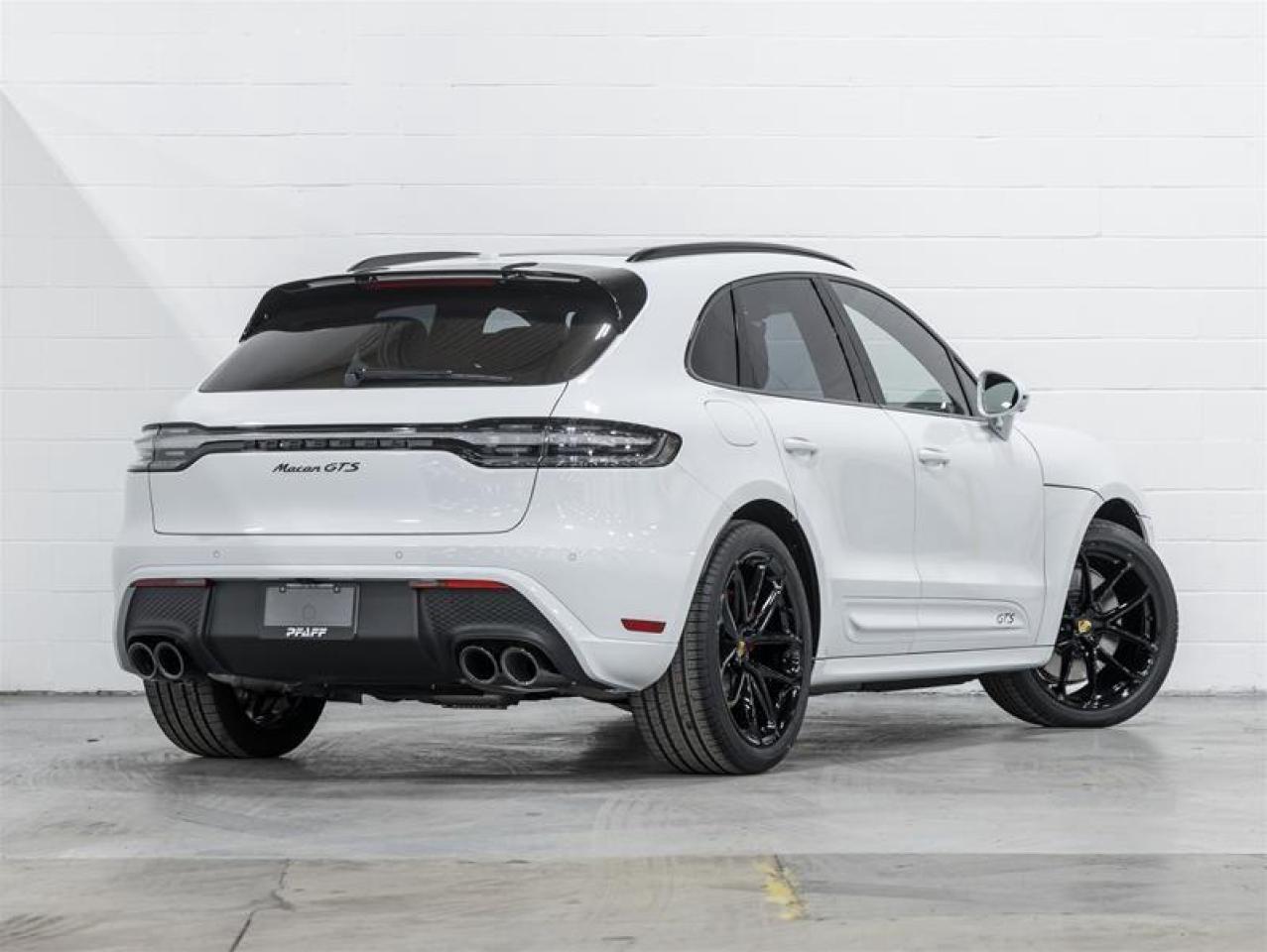 2026 Porsche Macan  Photo