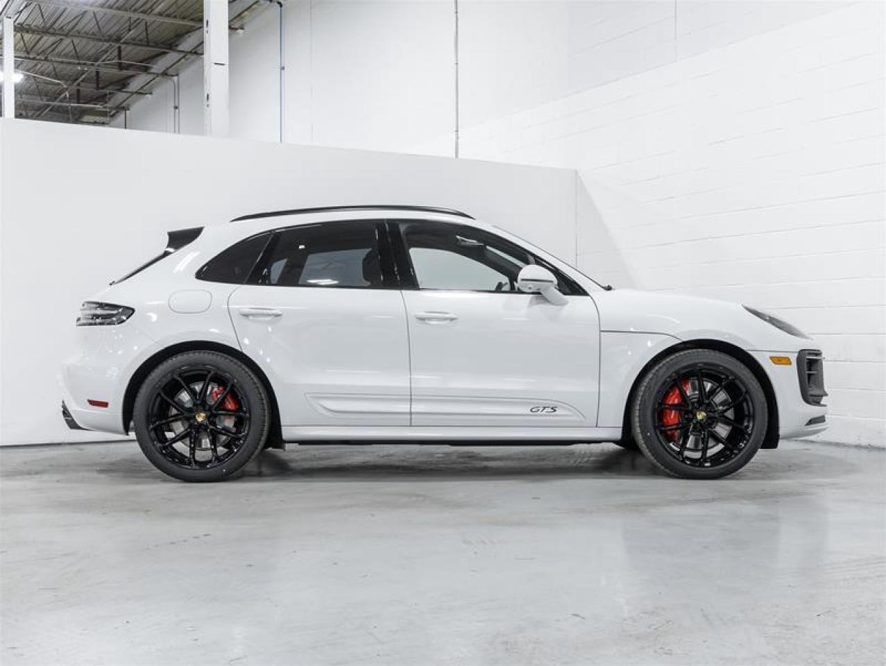 2026 Porsche Macan  Photo