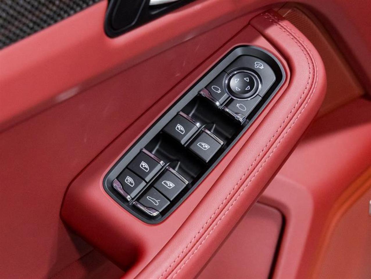 2026 Porsche Macan  Photo