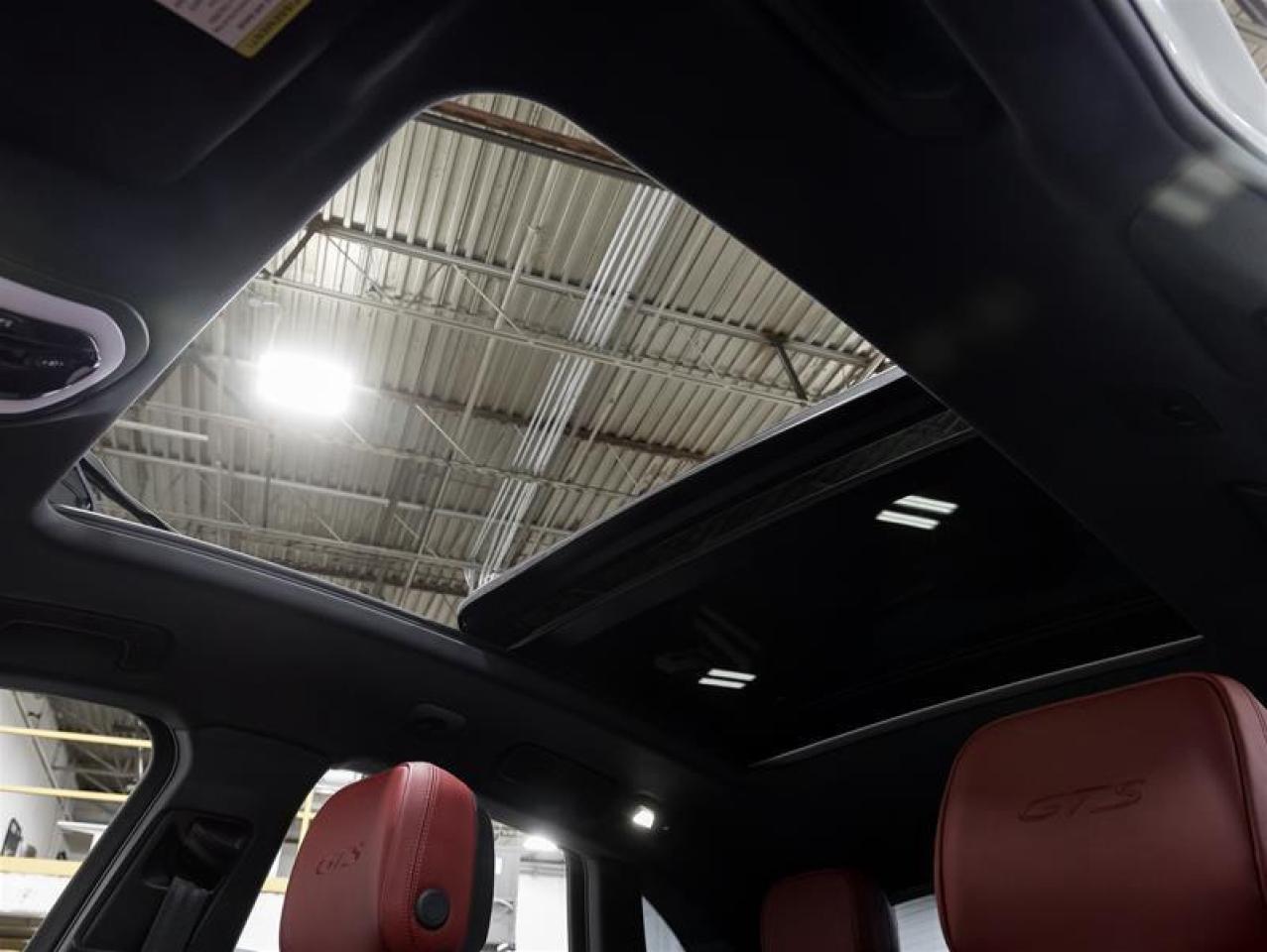 2026 Porsche Macan  Photo